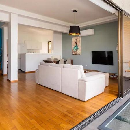 Βright Walled Designed Apt In Glyfada Center Афины Экстерьер фото
