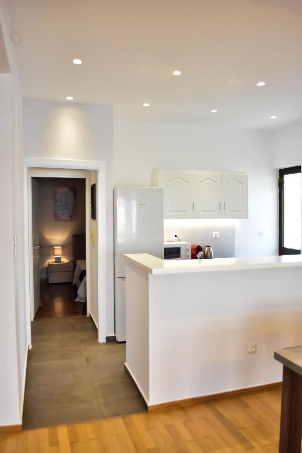 Βright Walled Designed Apt In Glyfada Center Афины Экстерьер фото
