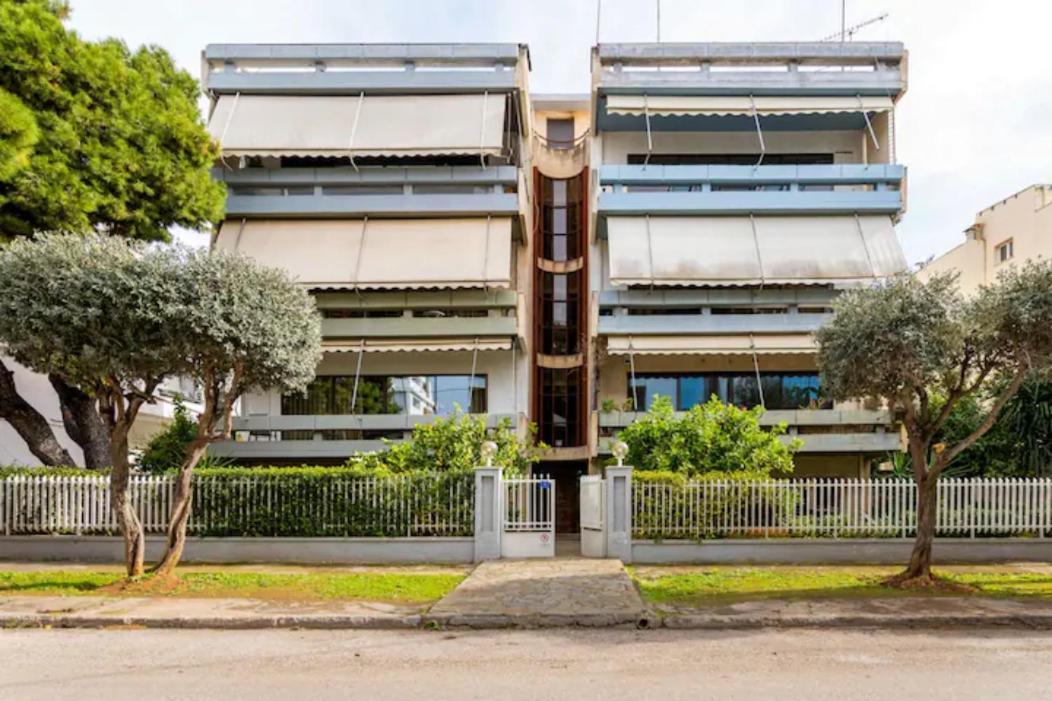 Βright Walled Designed Apt In Glyfada Center Афины Экстерьер фото
