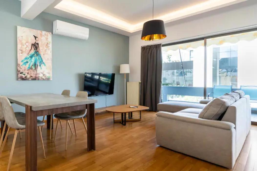 Βright Walled Designed Apt In Glyfada Center Афины Экстерьер фото