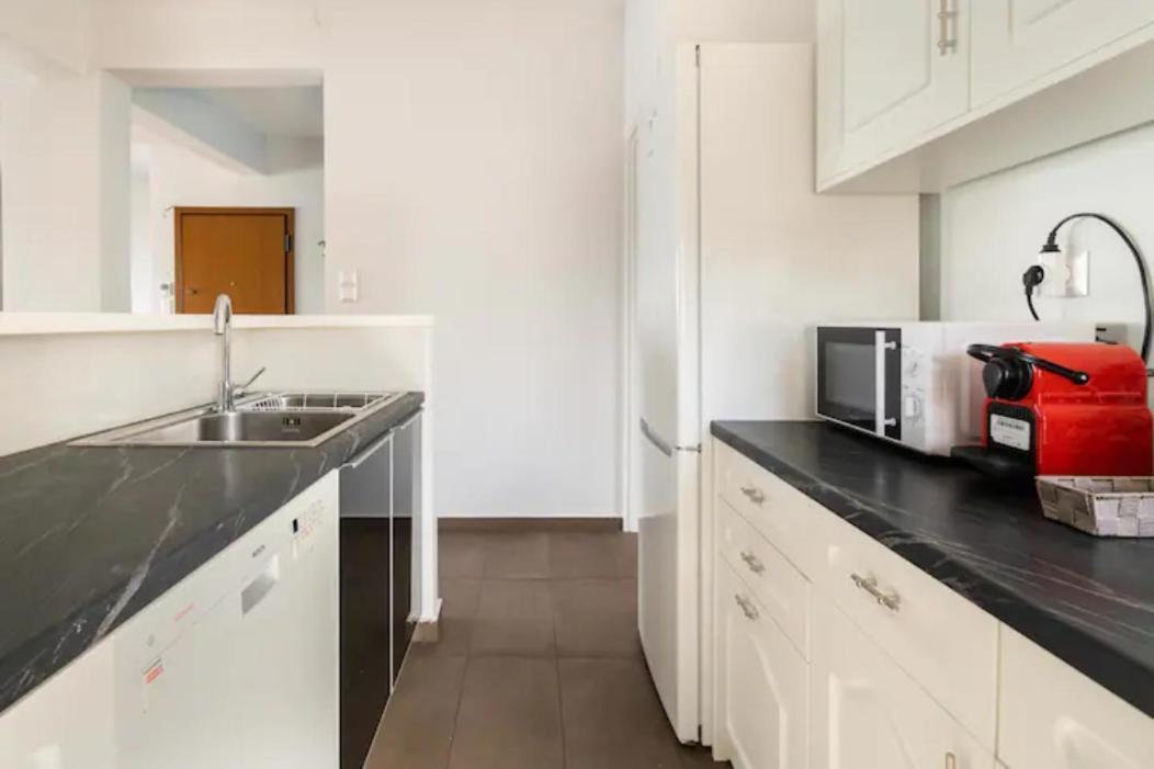 Βright Walled Designed Apt In Glyfada Center Афины Экстерьер фото